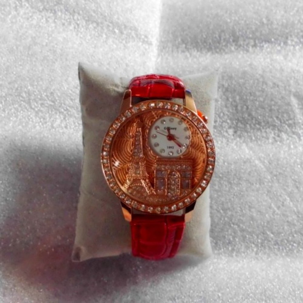 Vintage Quartz Rhinestone Eiffel Tower Desgn Watch